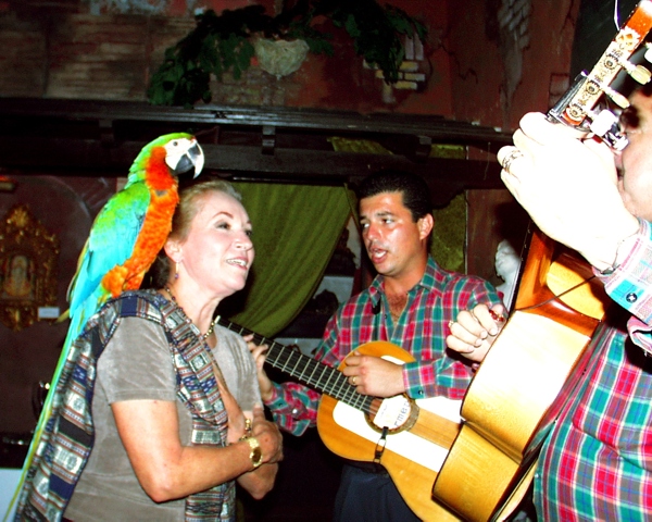 Owner Jan D-Esopo and other Macaw